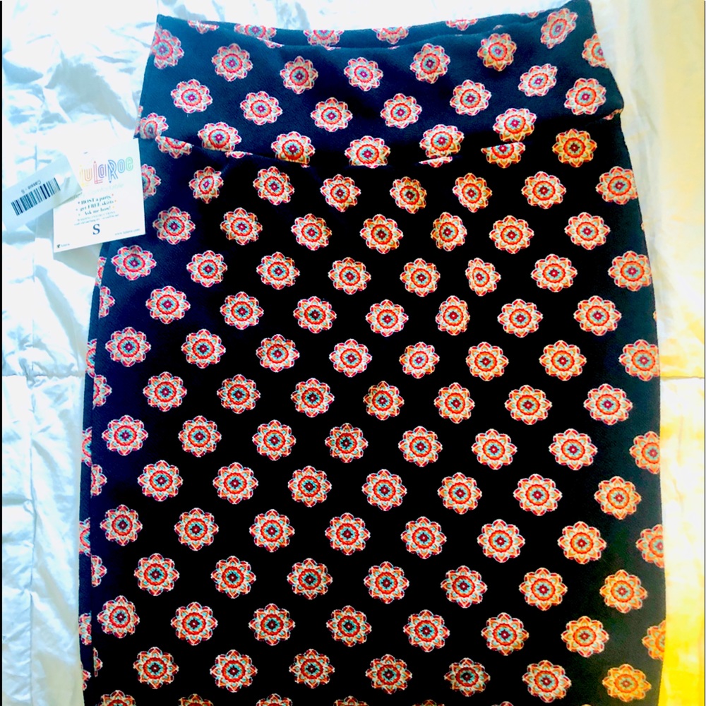 Luluroe Cassie Skirt size small NWT!
